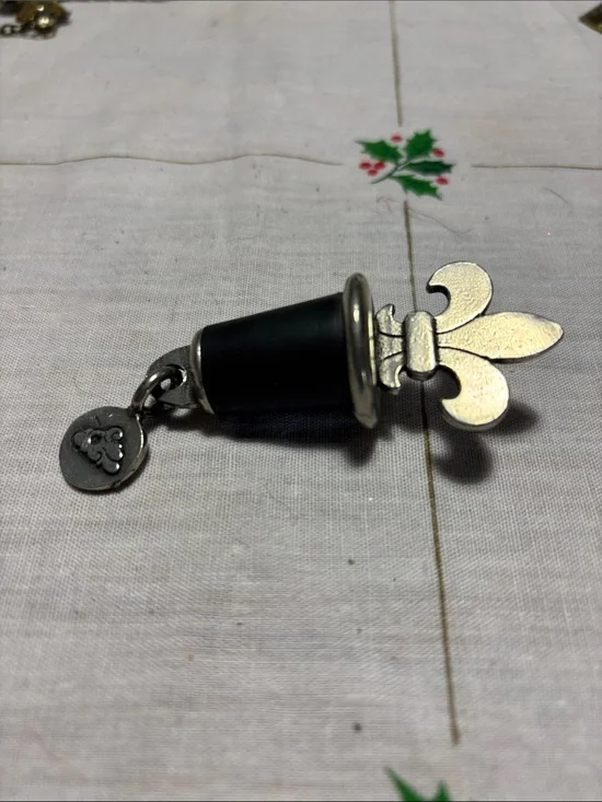 Black and Silver Fleur-de-Lis Wine Stopper