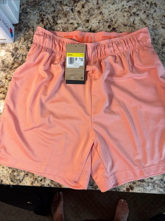 NWT Women’s Nike Training Dri-Fit Loose Fit Shorts Small Orange/Peach