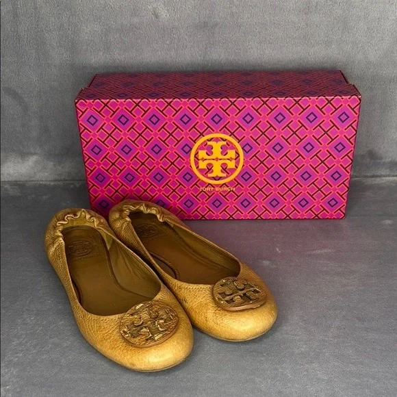 Tory Burch Reva Gold Ballet Flats Logo Medallion Sz 7.5 Classic
