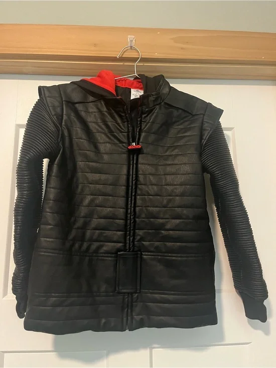 Disney Star Wars KYLO REN black hooded premium Jacket size 9-10 like new.