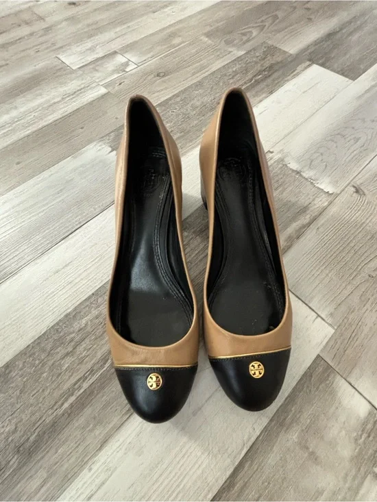 Tory Burch Two-Tone Tan and Black Cap-Toe Pumps with Gold Logo