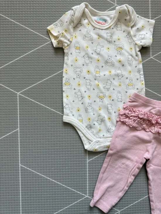 Disney|Baby girl set,Winnie the Pooh Onesie bodysuit & Pink Ruffle leggings•3-6M