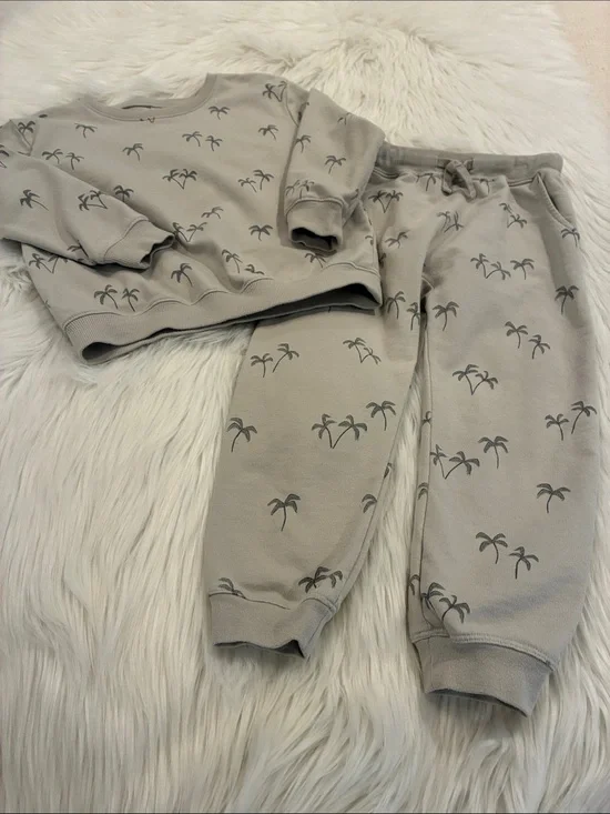 Rylee + Cru Gray Palm-Print Sweatpants & Sweatshirt Set