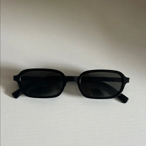Black Rectangular Sunglasses - Classic Vintage Style
