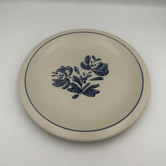 Vintage Pfaltzgraff Yorktowne Stoneware  10” plates Set of 2
