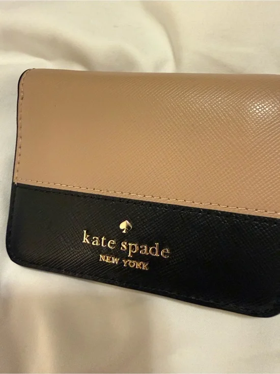 kate spade Two-Tone Nude Beige and Black Leather Wallet New