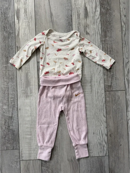 Nike 2 piece Matching set thermal waffle speckled bottoms size 24 months