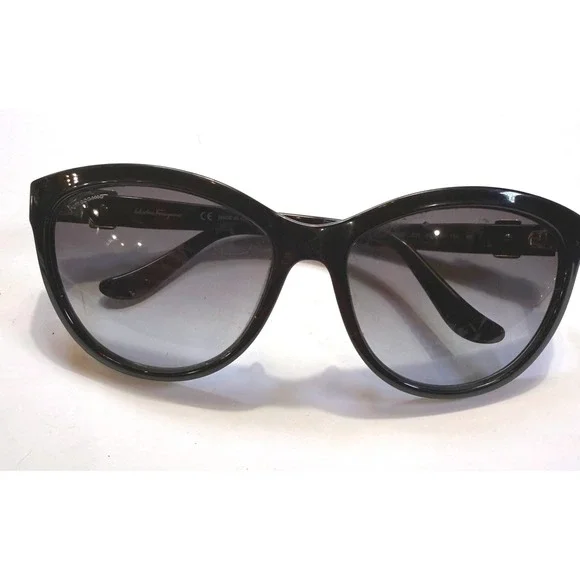 Salvatore Ferragamo SF760S 001 Black Cat Eye Vara Bow Sunglasses Italy 57-16-135