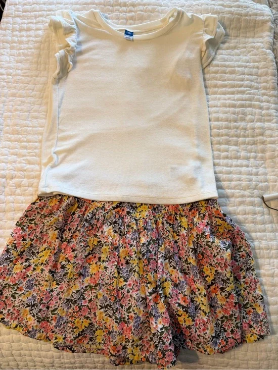 Old Navy White Ruffle Sleeve Top with Floral Skater Skirt