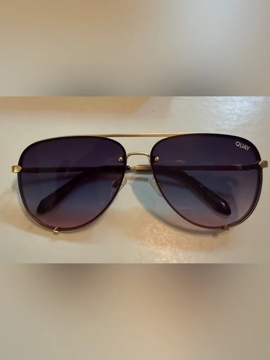 Quay aviator sunglasses like new