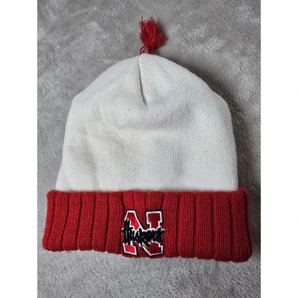 Nike Team Nebraska Cornhuskers Beanie Hat Red White Pom Knit Cuffed OSFA‎