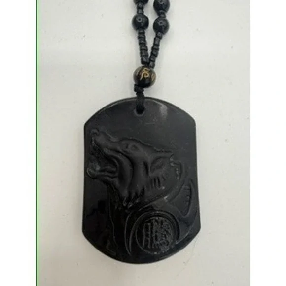 Unbranded Wolf Pendant Necklace Unisex OS Black Excellent Carved Beaded Dog Tag