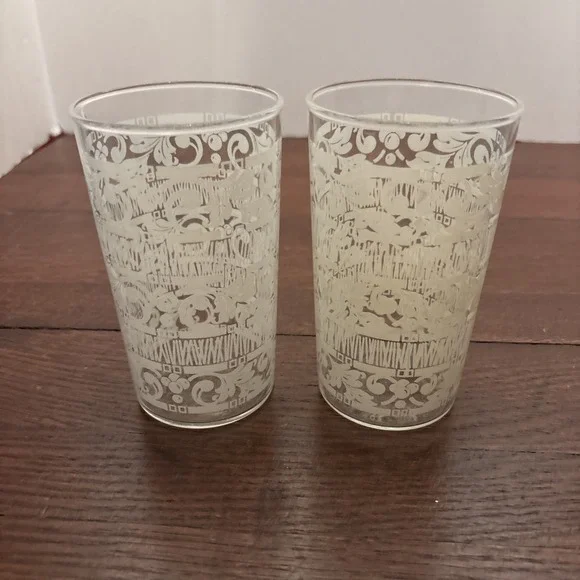 Set‎ of 2 Vintage Chantilly White Lace Drinking Juice Glasses Tumblers 4 3/4