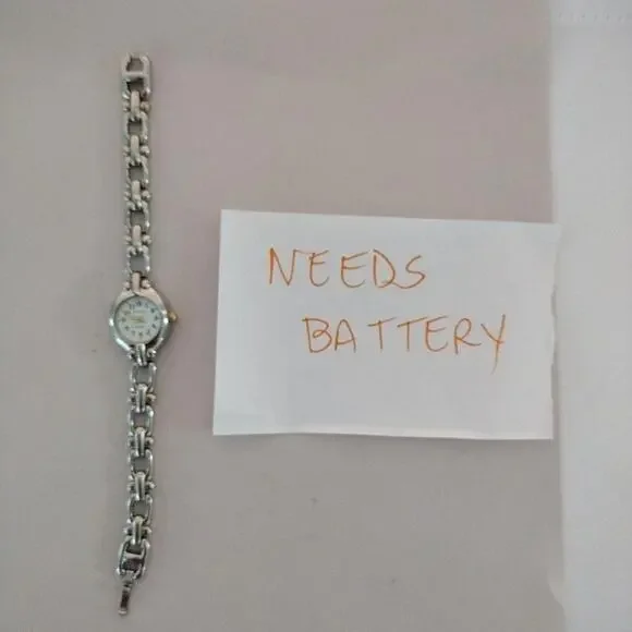 Decade Womens Watch Silver Tone White Dial Bracelet Quartz Dress Needs Battery