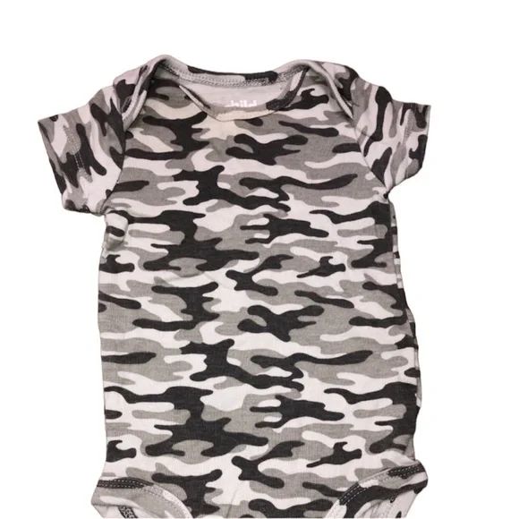 Carter’s 0-3 Months Unisex Camouflage Onesie