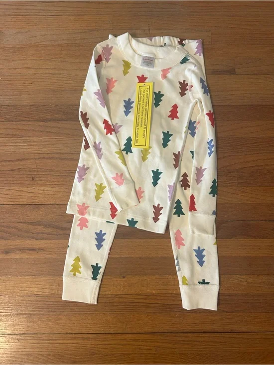 Hanna Andersson Festive Forest on Ecru Pajamas 4T
