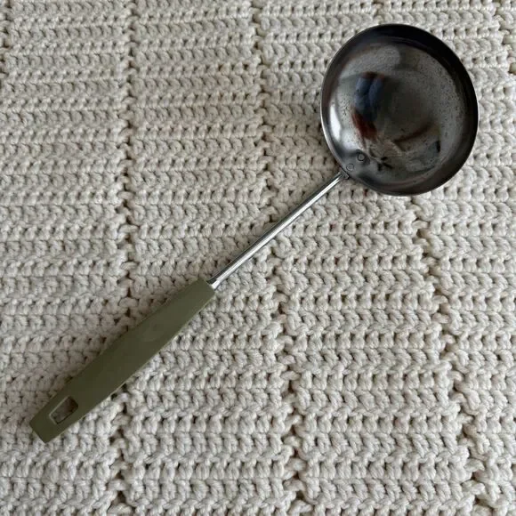 Vintage Ecko Kitchen Ladle Avocado Green Plastic Handle Chromium Plated 11