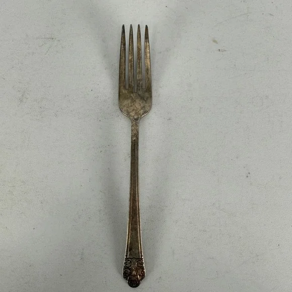 Rogers Deluxe Plate PRECIOUS Silverplate Flatware 7 5/8