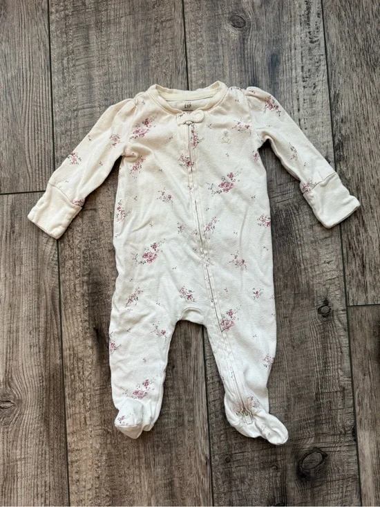 Baby GAP organic cotton footed pajamas