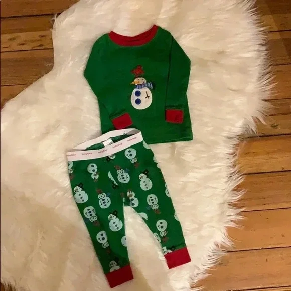 Baby gap snowman pajamas 6-12 months