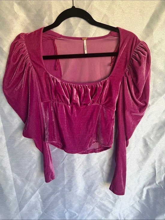 Free People Velvet Puff-Sleeve Crop Top in Fuchsia S/P