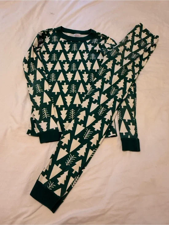 Hanna Andersson Dark Green and White Tree Print Pajama Set