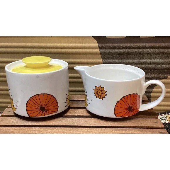 Up-Beat Stoneware Made In USA Creamer & Sugar w/ Lid Stacking Sunflower Floral