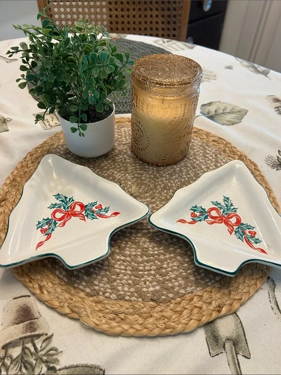 Christmas Ribbons by INTERNATIONAL Set of 2 Relish trays