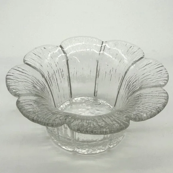 Vtg Finnish Art Glass Scalloped Petal Bowl Dish MCM light blue cerium UV glow