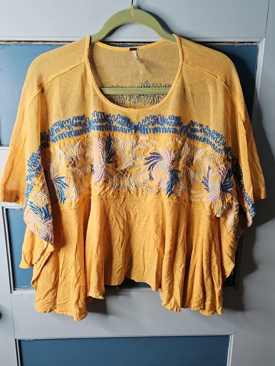 Free People Yellow Embroidered Women's Top - Boho Floral Accent Small