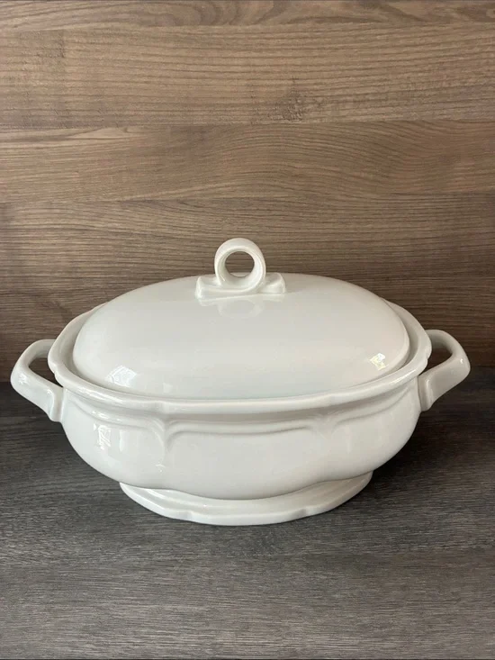 Mikasa French Countryside 2.5 Quart Covered Casserole Vegetable Serving Bowl