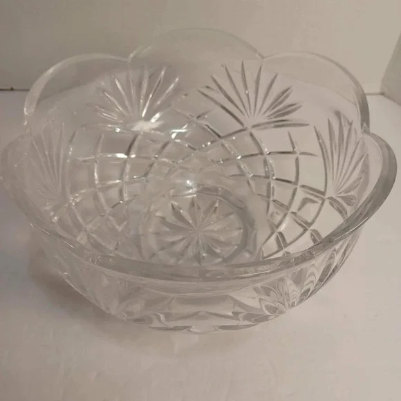 Vintage Lead Crystal Bowl Cut Glass‎ Scalloped Edge Serving Bowl Centerpiece