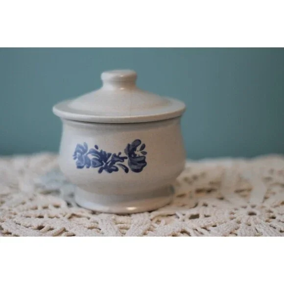 Vintage Pfaltzgraff Yorktowne Stoneware Lidded Sugar Bowl Blue Floral on Gray