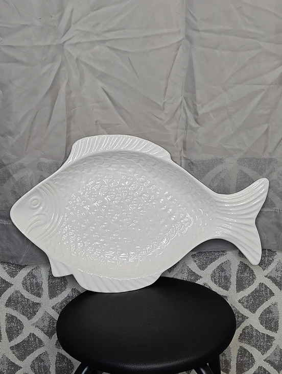 Vintage Calif USA 589 White Ceramic Fish Platter MCM Coastal Seafoid Servewear
