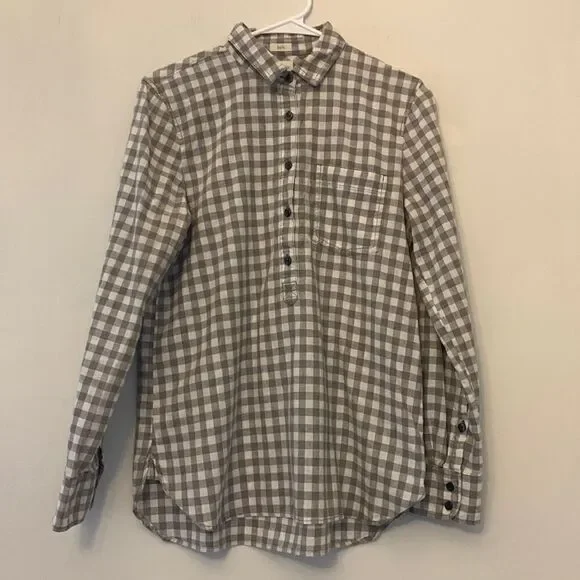 J Crew gray and white checked shirt Size S Long sleeves Length 27” Bust 19”