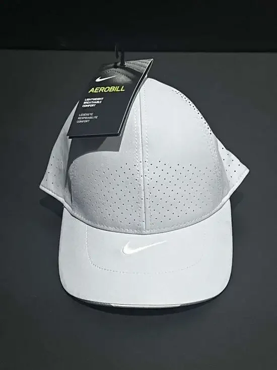 NWT Nike Aerobill Lightweight Unisex Adult Adjustable hat. Gray w/white swoosh.