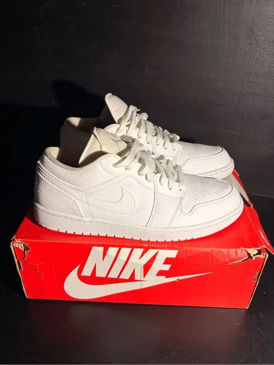 Nike Men’s White Low-Top Leather Sneakers