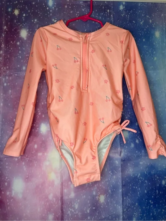 New without tags cat & Jack cherry and flower swimsuit 🛍