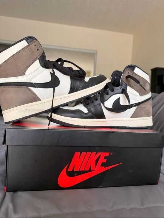 Nike Air Jordan 1 High - Black/White/Taupe