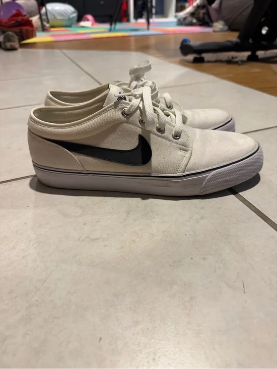 Nike White Canvas Low-Top Sneakers with Black Swoosh