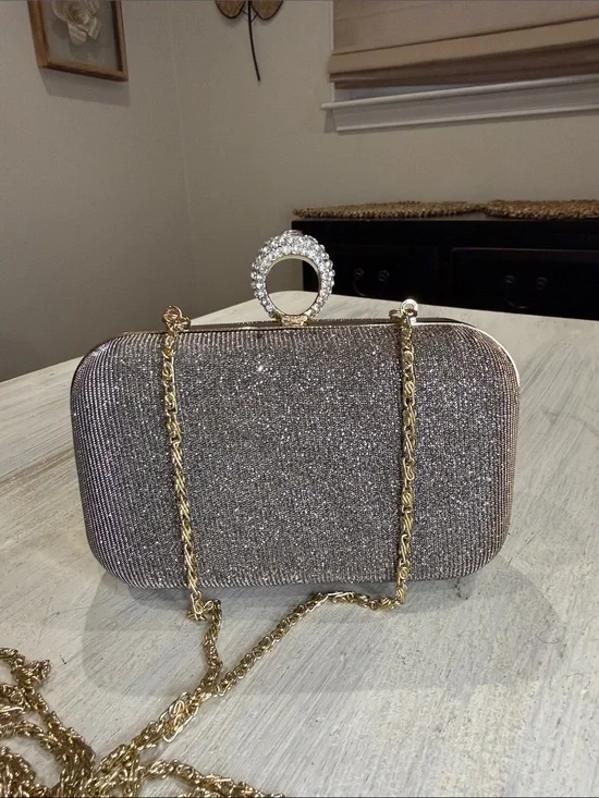Elegant Sparkle Rhinestone Hard Framed Ring Clutch - Gold Chain
