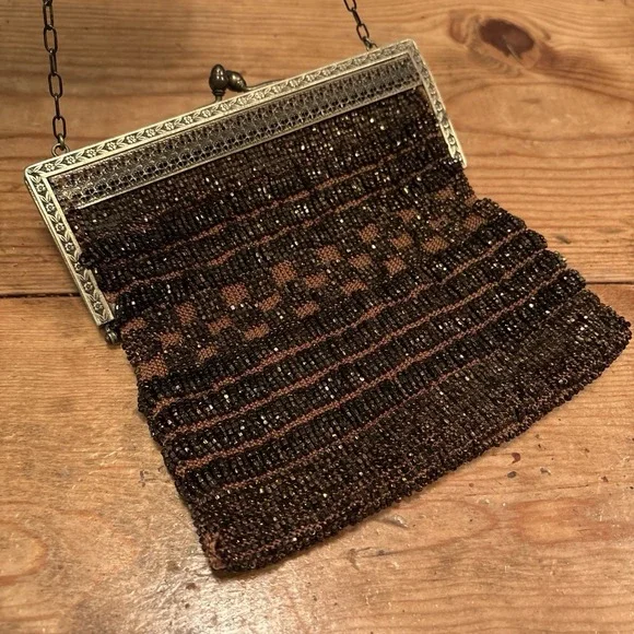 VTG Antique Mesh Flapper Beaded Purse Bag 6x6 Brown Embossed Brass‎ Kiss Lock