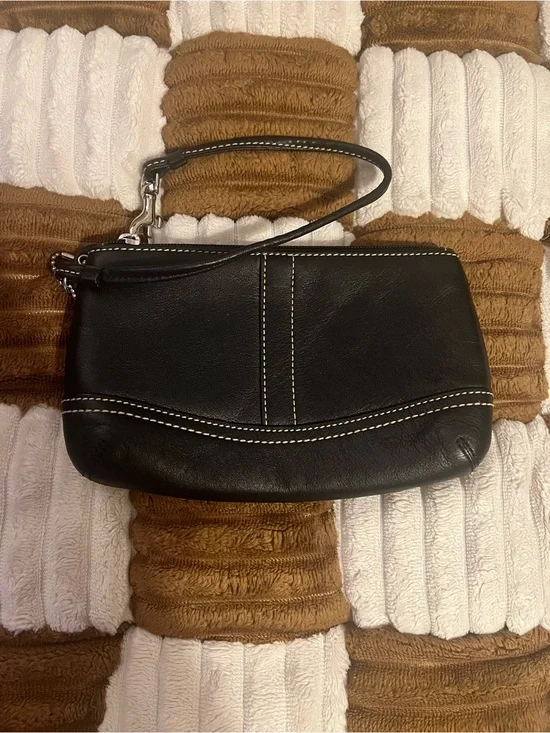Coach Vintage Soho Black Leather Wristlet EUC!