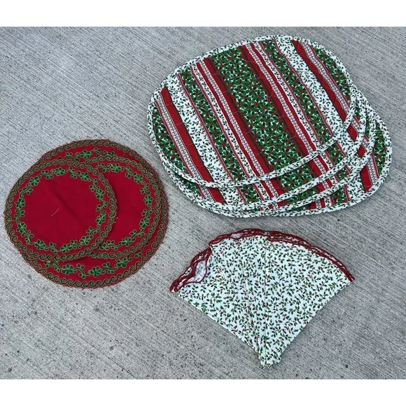 Vintage Christmas Placemats Cloth Napkin Doily Set of 4 Holly Berry Handmade