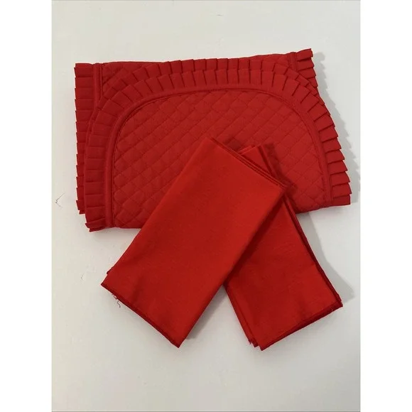 SET OF 8 NAPKINS + 1 TABLE RUNNER‎ QUILTED CHRISTMAS RED 1241