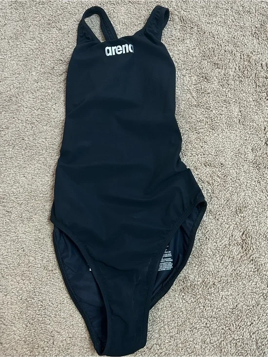 Arena girls’ tech suit