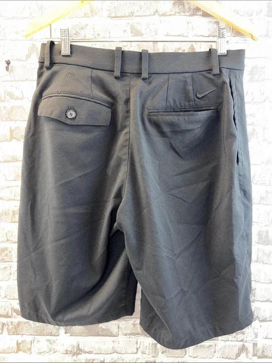 Nike Men's Black Flat-Front Golf Shorts