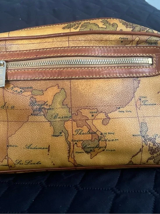 Alviero Martini Leather Cosmetic / Dopp Bag
