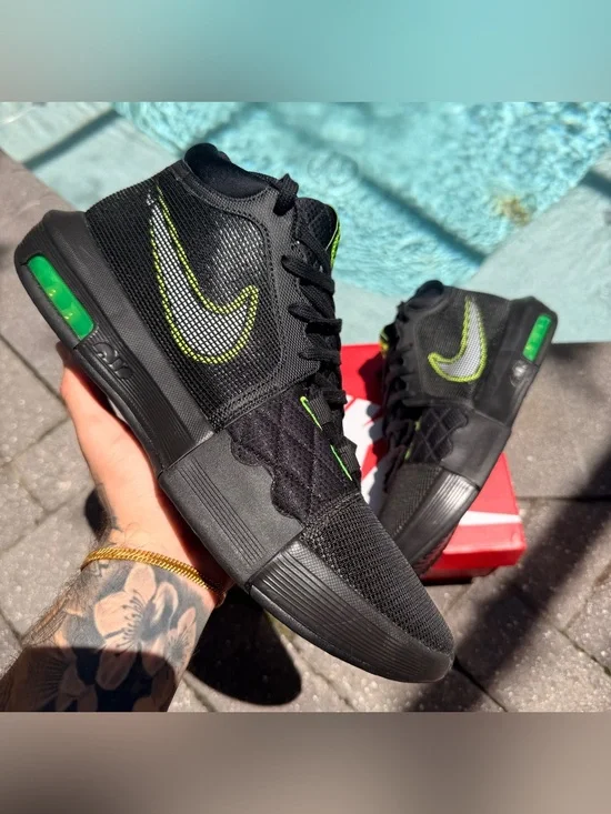 NIKE LEBRON WITNESS VIII LOW TOP BASKETBALL SNEAKERS BLACK/VOLT LACE-UP SZ. 8.5