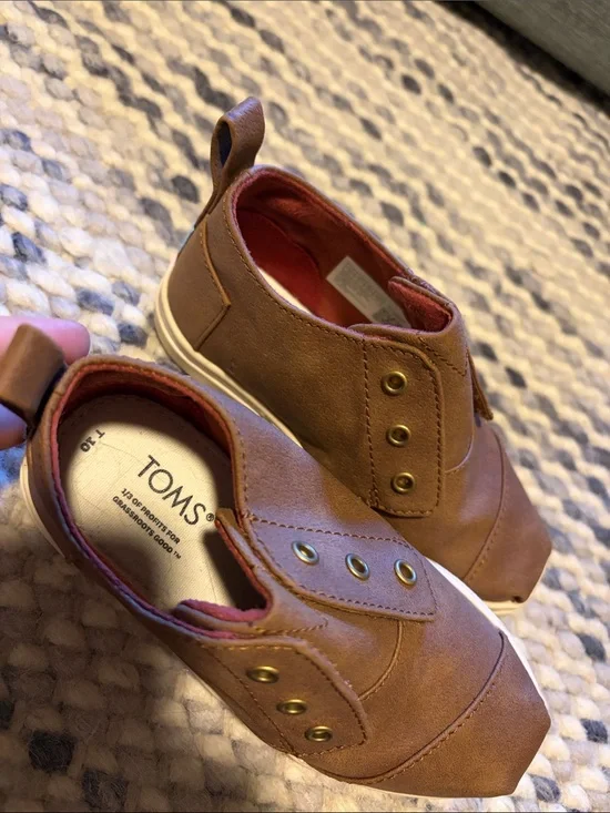 TOMS Brown Slip-On Baby Walker Shoes with Brass Eyelets